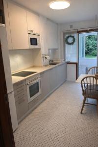 a kitchen with white cabinets and a stove top oven at Dúplex con vistas al mar in Baiona