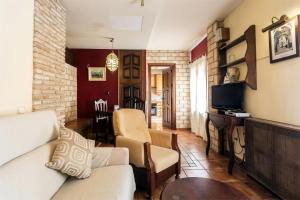 TV a/nebo společenská místnost v ubytování Arte Vida Suites & Spa