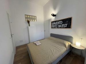 a bedroom with a bed and a sign on the wall at Antoni House in Bulzi