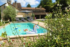 a pool with a toy unicorn in a yard at La Colline Truffière in Sourzac