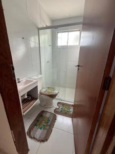 a bathroom with a toilet and a sink at Apartamento simples e Familiar conforto e sossego in João Pessoa +27 photos