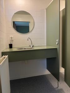 a bathroom with a sink and a mirror at Boslust in Bergen op Zoom