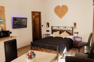 a bedroom with a bed and a heart on the wall at La Posada del Diezmo in Manzanilla