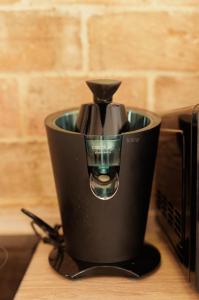 a black coffee pot sitting on top of a microwave at La Posada del Diezmo in Manzanilla +29 photos
