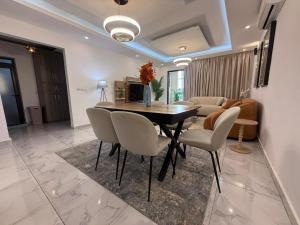 a dining room with a table and chairs at Eucalyptus in Abidjan