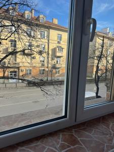 a window with a view of a building at Apartamento Elit in Dimitrovgrad