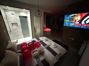 a bedroom with a bed with red balloons on it at Apartman North in Mladenovac