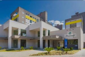 a large white building with at Lindo apartamento todo equipado in Criciúma