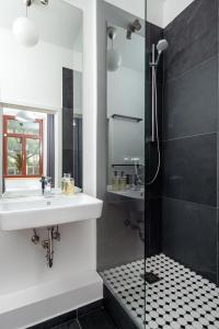 a bathroom with a sink and a shower at City apartment - small but nice in Gera