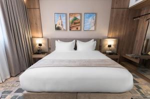 a large white bed in a hotel room at فندق آفال AVAL Hotel in Medina