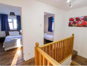 a view of a bedroom with a bed and a mirror at Leamington Spa House with 4 Bedrooms in Leamington Spa +3 photos