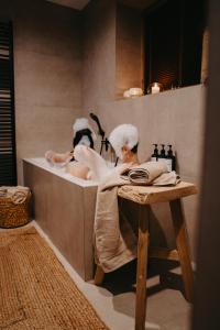 two people in a bath tub in a bathroom at Designové chalupy v Jeseníkách - Přemyslovské stráně in Kociánov