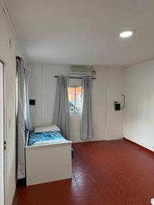 a small room with a bed and a window at Bruma in Leones