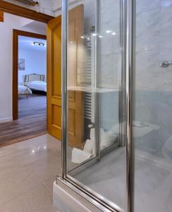 a glass wall in a room with a living room at Las raíces de los abuelos in Guadalix de la Sierra +29 photos