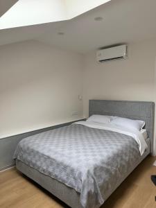 a bed in a bedroom with a white wall at Bazar Motel in Chişinău +26 photos
