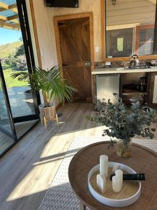 a living room with a table and a kitchen at Mountain Range Guesthouse in Dovedale