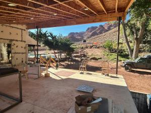a patio with chairs and a view of a mountain at Kit Inn Wetrock in Moab +20 photos