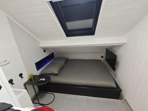 a small bedroom with a bed and a window at Budget-Room 2p in Ostend