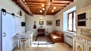 a living room with a table and a couch at La Pietra Dorata in Rapolano Terme