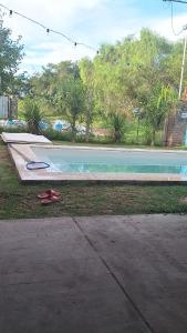 a swimming pool with a frisbee on the grass at Cande in Parana