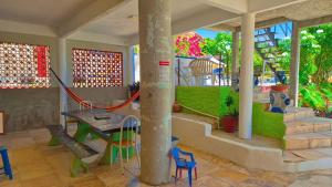 a room with a table and chairs and a playground at Casa do Galego no Residência Família in Canoa Quebrada
