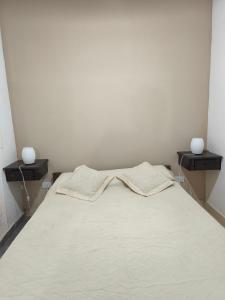 a bed in a room with two nightstands and a bed sidx sidx sidx at Cabañas Tierra del molino in General Alvear