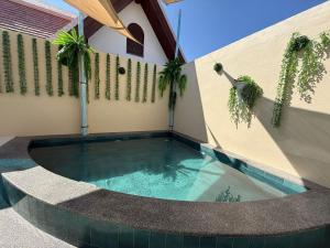 a swimming pool on the side of a house at La Vida Hostel Chiang Mai in Chiang Mai
