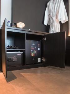 a microwave and a tv in a room at Maisola by ARTOTEL Semarang in Semarang