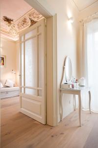 A bed or beds in a room at Il Leone Blu