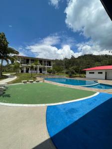 an image of a swimming pool at a resort at Hotel Campestre Kambra in Garagoa
