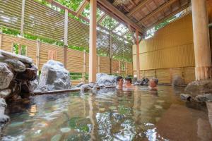 a group of children swimming in a hot tub at Ooedo Onsen Monogatari Yamanaka Saichoraku in Kaga +32 photos