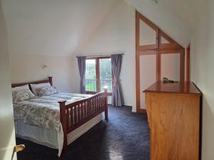 a bedroom with a bed and a window at Paradise in the city in Christchurch