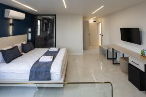 a bedroom with a bed and a desk and a tv at Safir Termal & Spa Otel in Çekirge İstasyonu