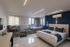 a bedroom with a king sized bed and a bathroom at Safir Termal & Spa Otel in Çekirge İstasyonu