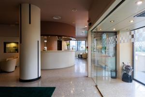a lobby with a glass door in a building at Hotel Excelsior Magenta in Magenta