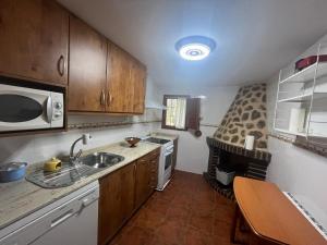 a small kitchen with a sink and a stove at Casa Rural Vicenta in Benizar