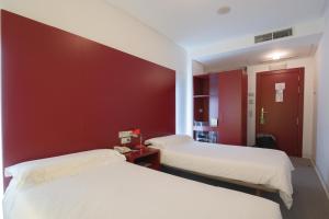 Posteľ alebo postele v izbe v ubytovaní Hostal Albany