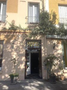a hotel building with a sign that reads hotel at Hotel De Provence in Digne-les-Bains
