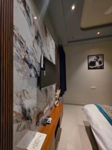 a bedroom with a marble wall with a counter and a bed at Yogqala Homestay 04 in Jaipur