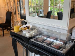 a table with a tray of food and a mirror at Adonis Cottage la Baule in La Baule