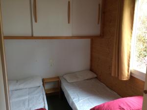 Letto o letti in una camera di Camping Les Lupins