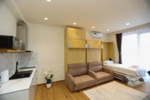 a room with a couch and a bed and a chair at La Dimora Azzurra in Vlorë