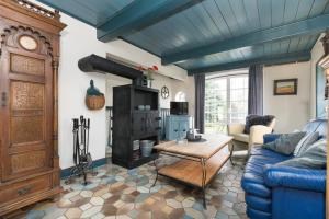 a living room with a couch and a table at Hansen Hof 1 in Tinnum
