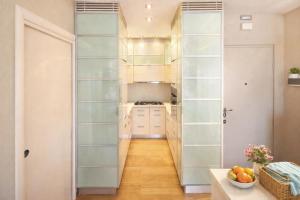 a hallway with glass shelves in a kitchen at Residence Prestige - Pineto Vacanza in Pineto