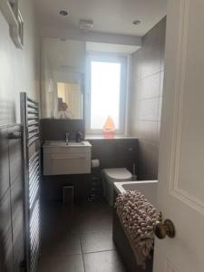 a bathroom with a sink and a tub and a toilet at Murrayfield Gem in Edinburgh