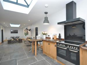 a kitchen with a stove and a counter top at 2 Bed in Bath oc-47045 in Farmborough