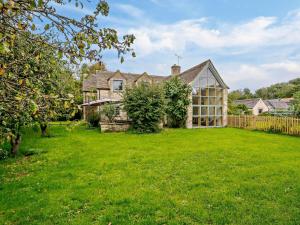 an old house with a large yard with green grass at 6 Bed in Lechlade oc-93251 in Lechlade