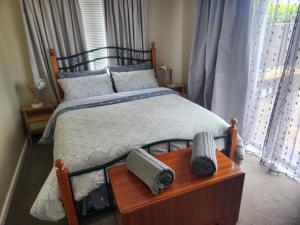 a bedroom with a large bed with a wooden frame at Cambridge Oasis in Cambridge