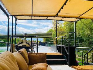 a view from the back of a boat with stairs at Grande Péniche Climatisée avec Terrasse - Proche Paris in Puteaux
