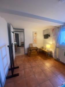 an overhead view of a living room with a table at Chambre Le Colibri in Lezoux